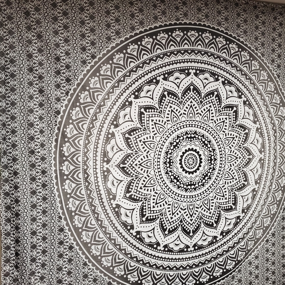 NEW Huge Grey and White Mandala Tapestry - Picture 4 of 7